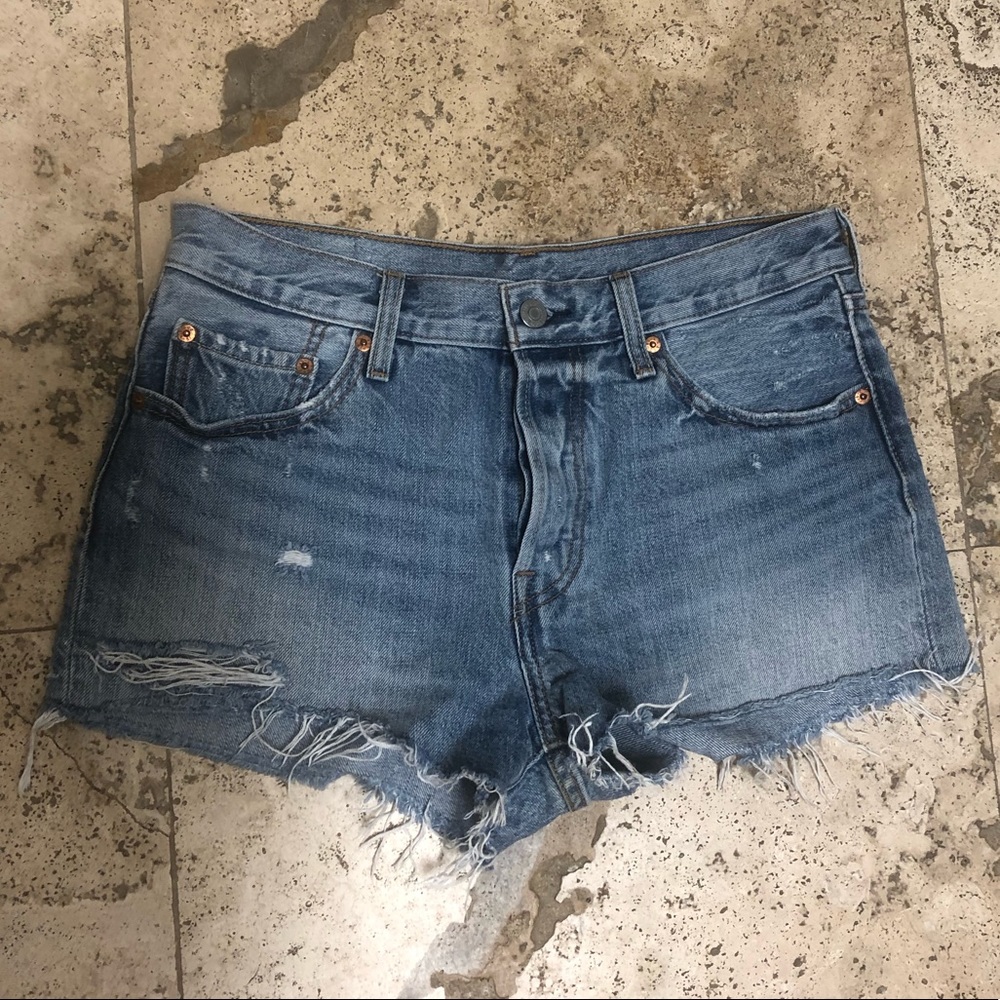 Levi 501s shorts size 28